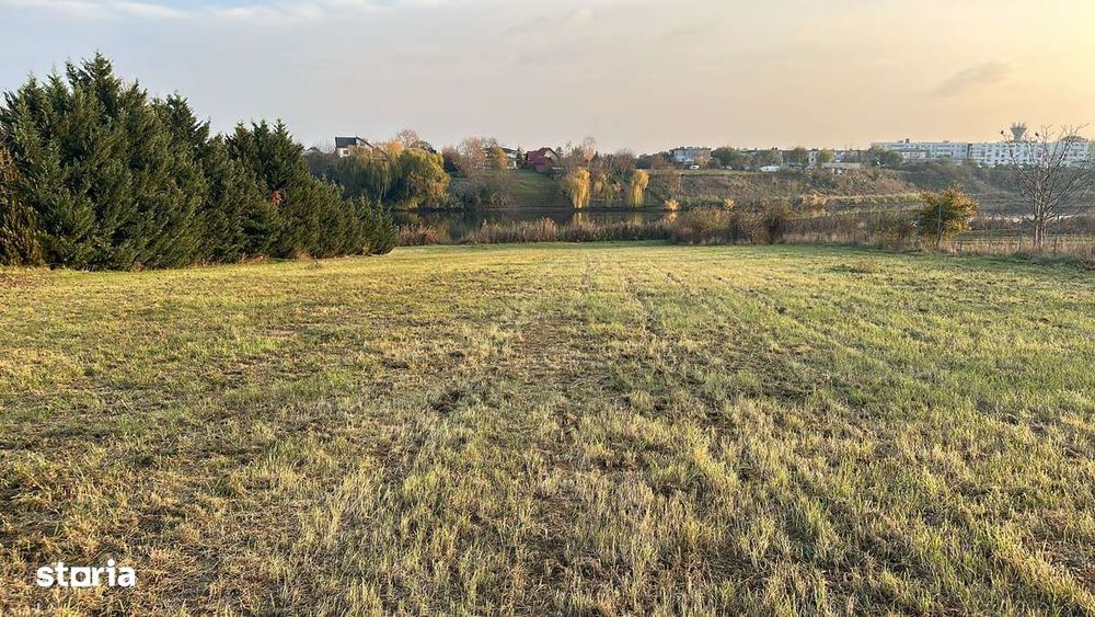 Teren de 750 mp cu vedere si acces la lac