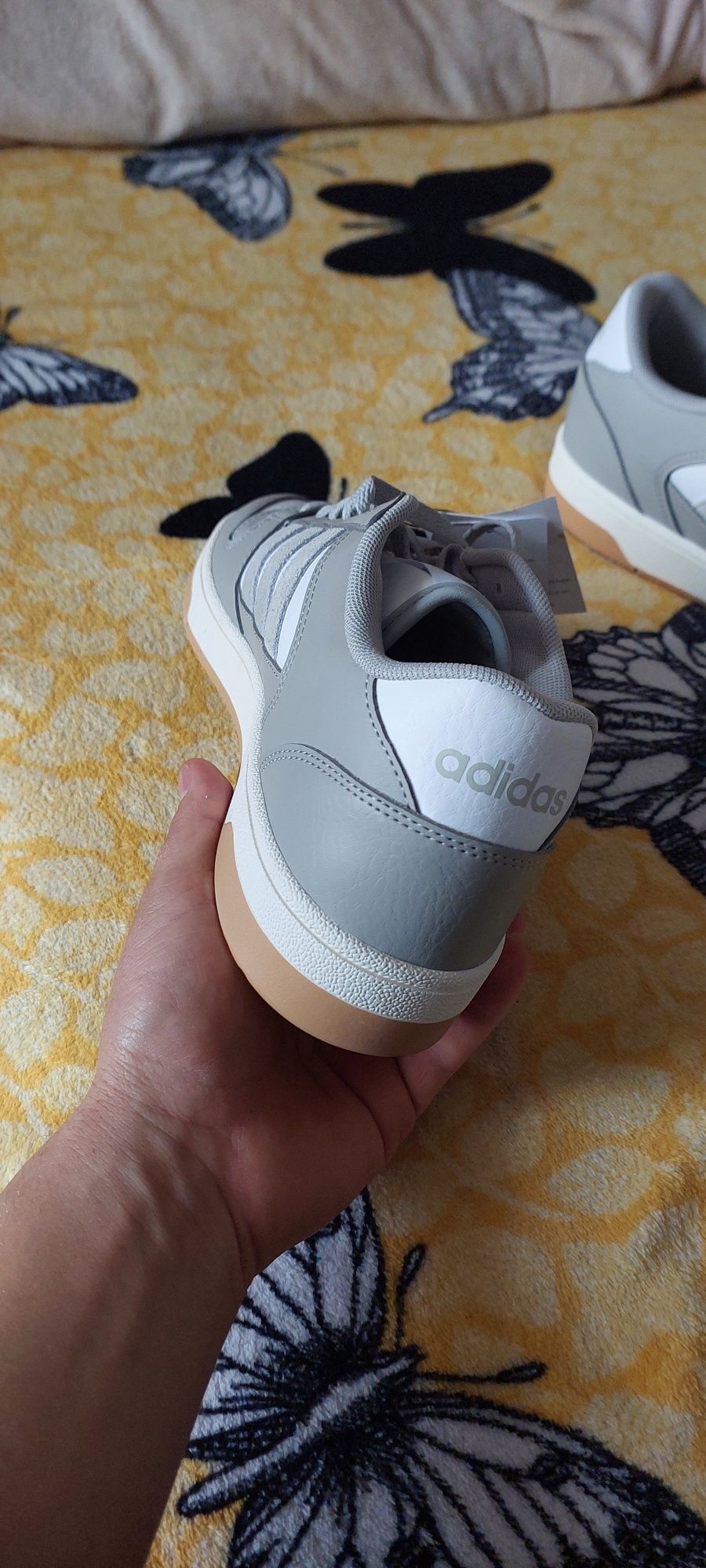 Vand Adidas produs nou