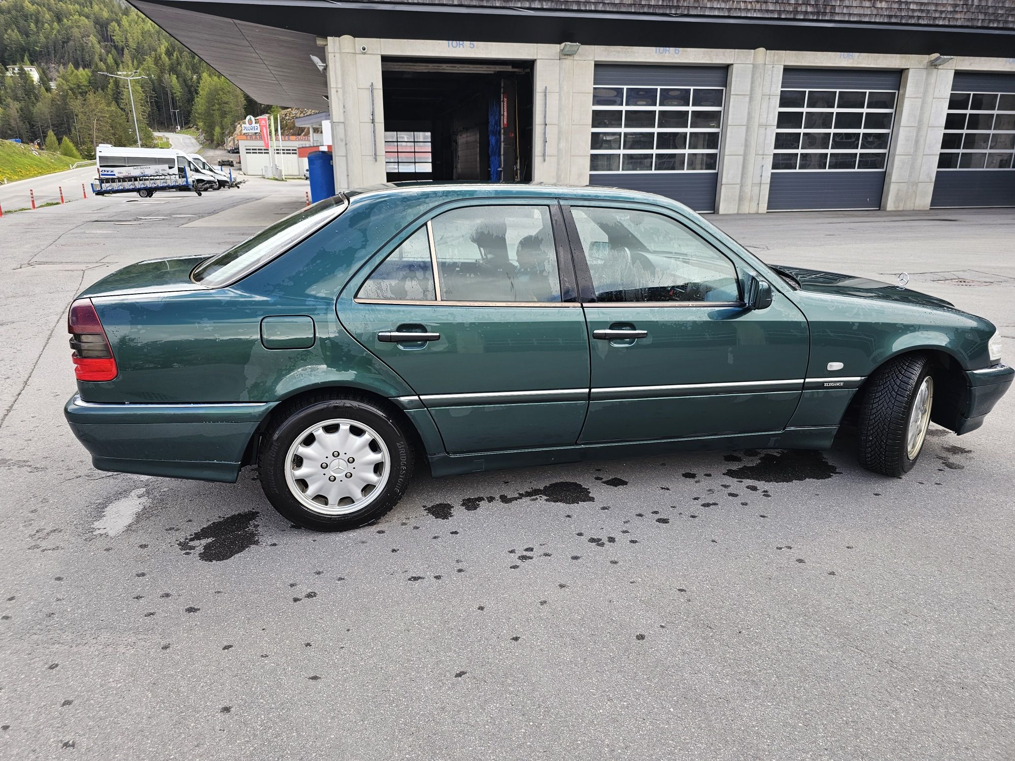 Mercedes-Benz W202