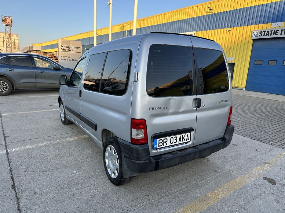 Peugeot Partner 1.6 HDI. Masina are mici probleme conform descrierii.