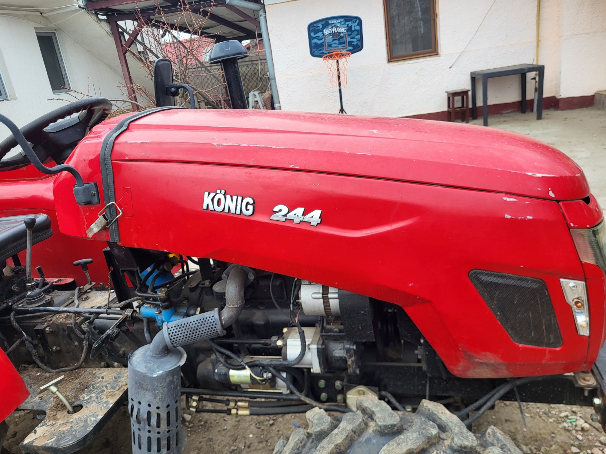 Vand tractor Koning 244, rosu