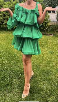 Зелена рокля с воали