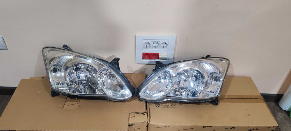 фарове  за тойта корола 2005г.