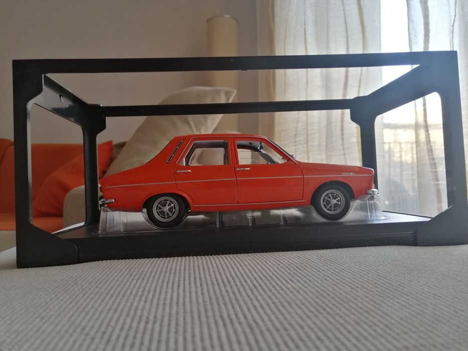 Vand macheta Renault 12 Ts (Dacia 1300) berlina noua portocalie 1/18