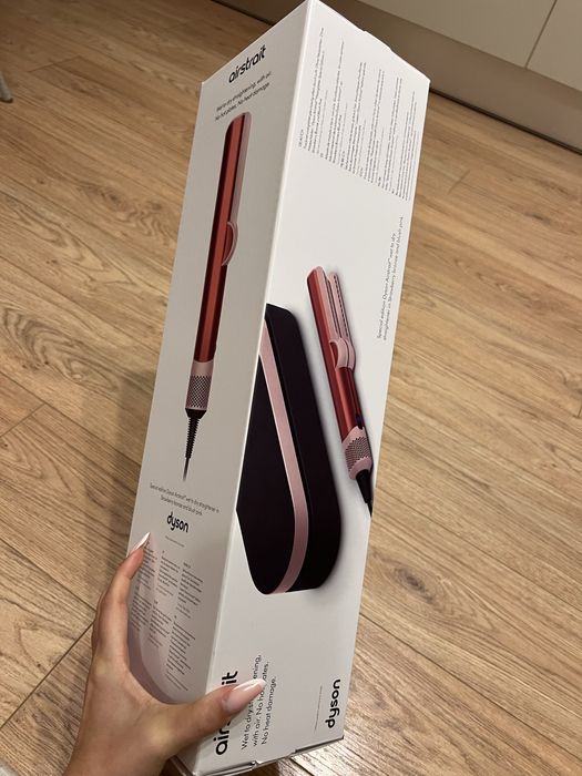 Dyson airstrait Stawberry bronze and blush pink Nou, in cutie