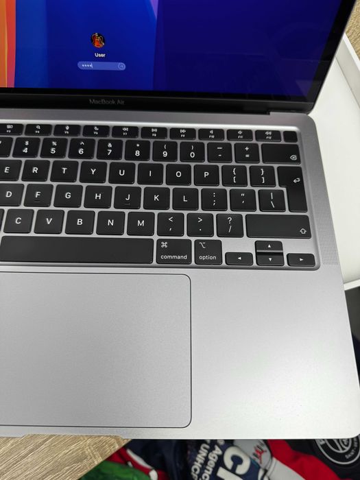 MacBook Air 13" M1 (2020) - Space Grey, 8GB RAM, 256GB SSD