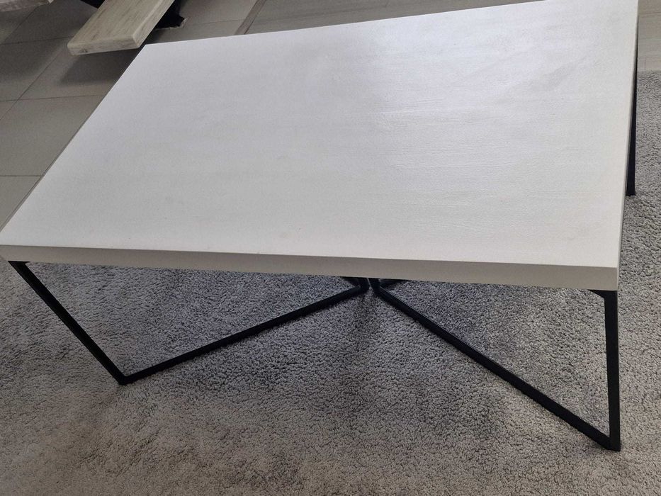 Vand masuta de cafea din lemn masiv cu structura metalica