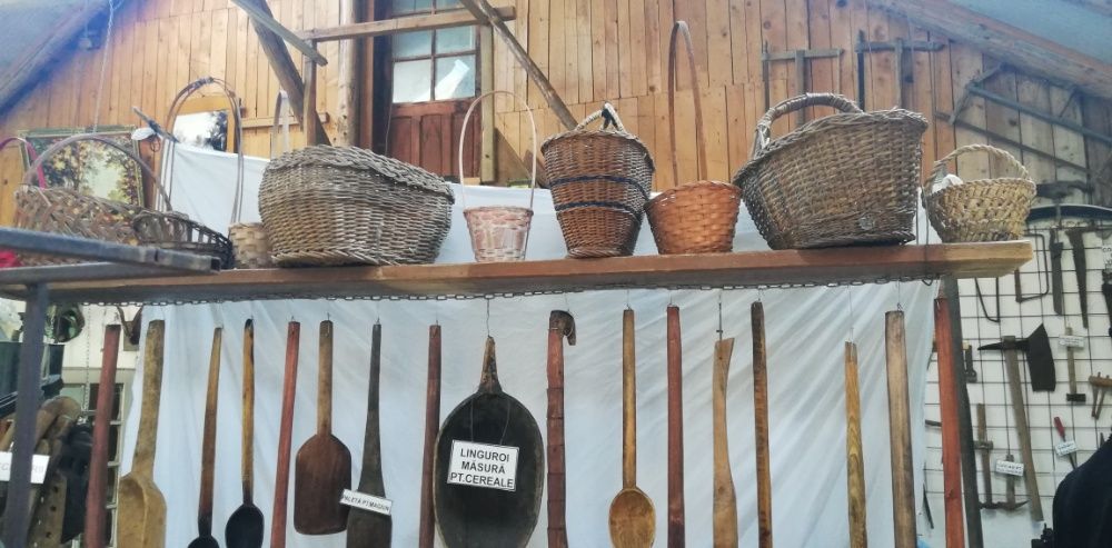 Lingura, ciocan, cos nuiele si altele-toate din lemn, rustice, vintage