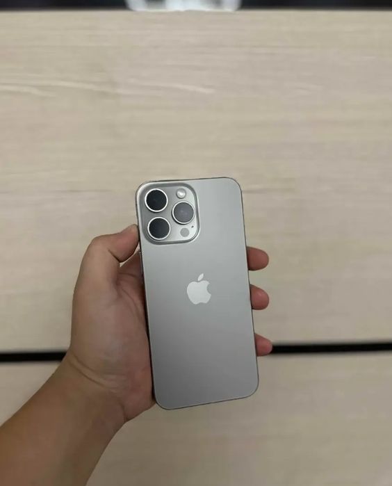 Продам iPhone 15промакс 256 гб