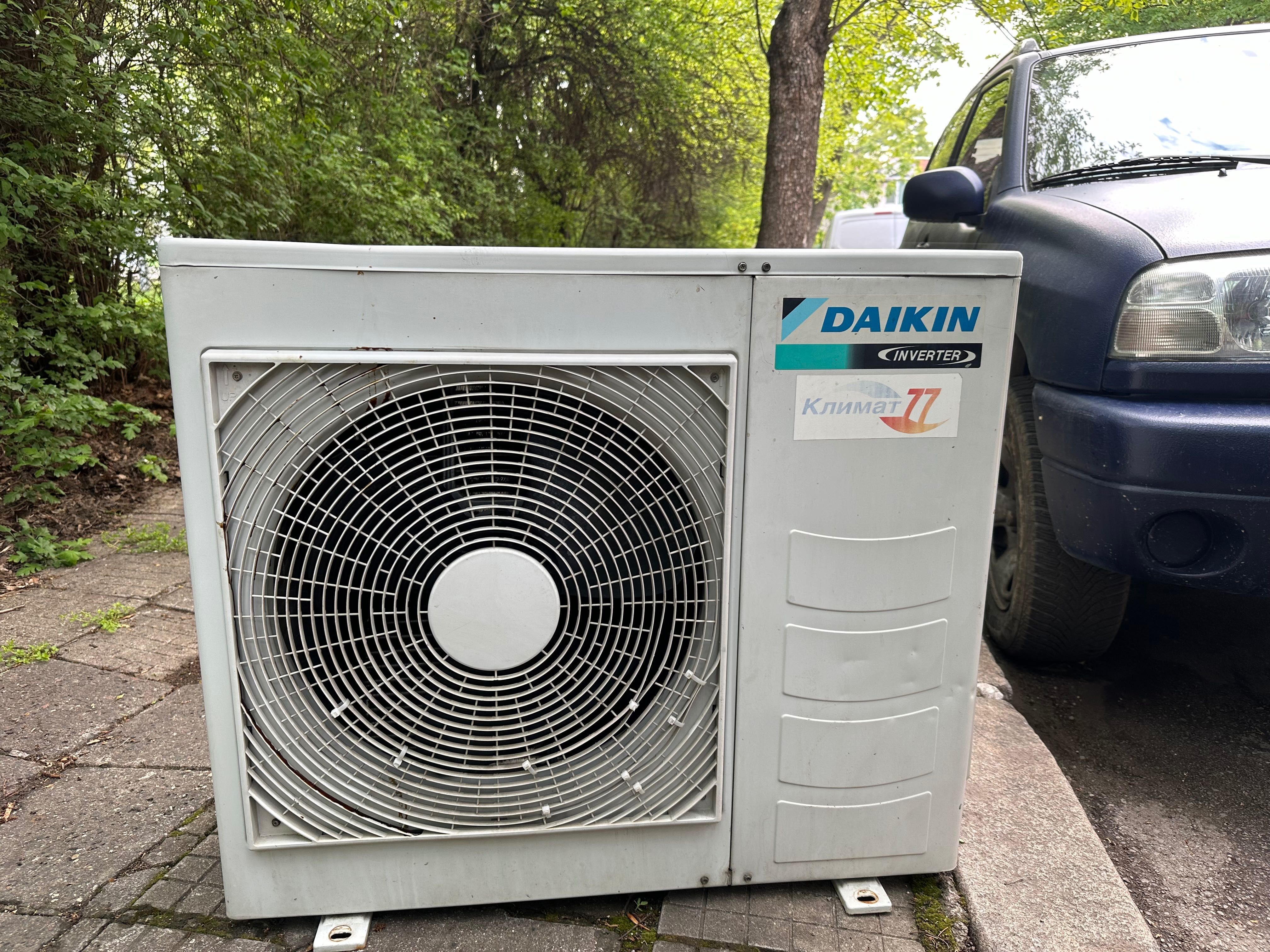 Продавам климатик Daikin RXN50LV1B