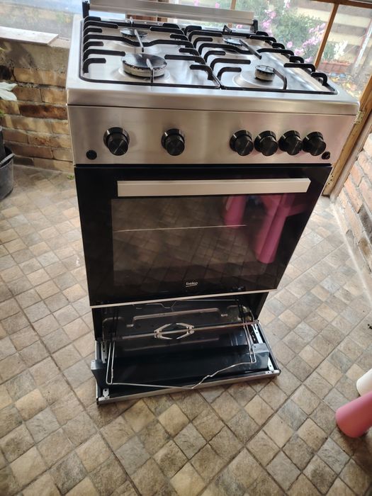 Vând aragaz Beko in staretare buna de functionare