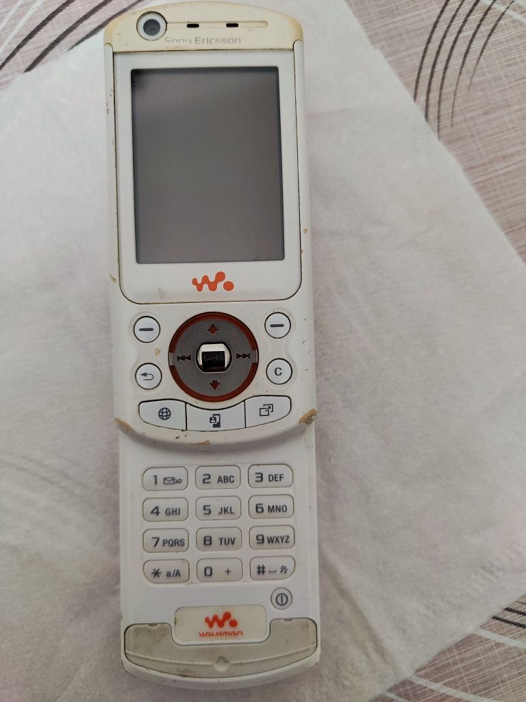 Vand Sony Ericsson W900i necodat , functional , rar , de colectie