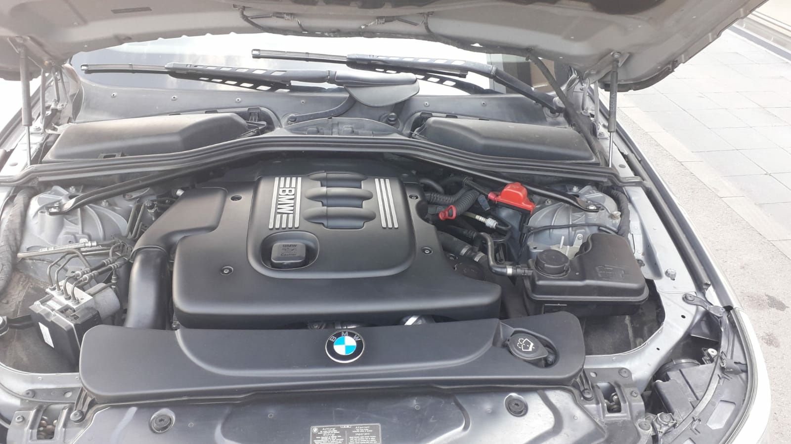 Dezmembrez BMW 520i, 520d e60 2005