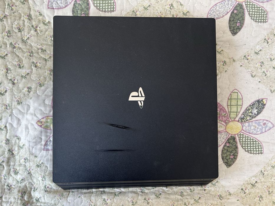 Продаю playstation 4 pro 1 tb