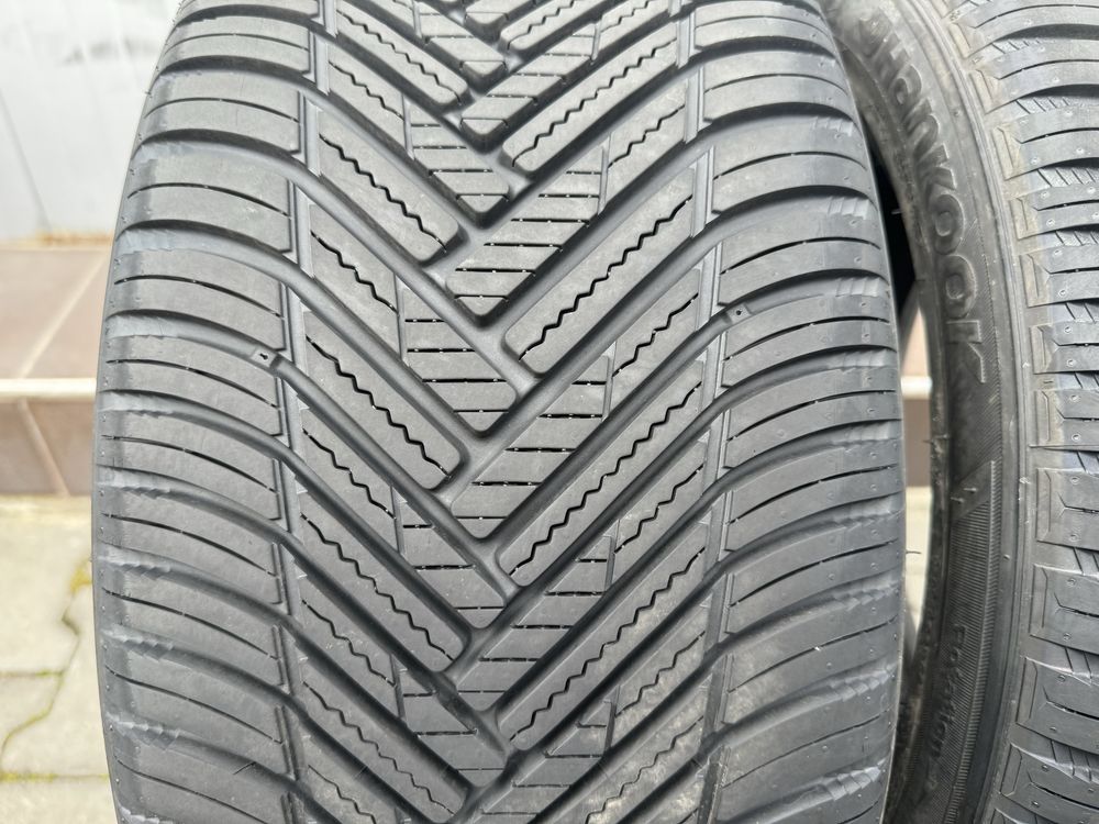 2 бр Почти Нови Всесезонни гуми Hankook 235/45/17