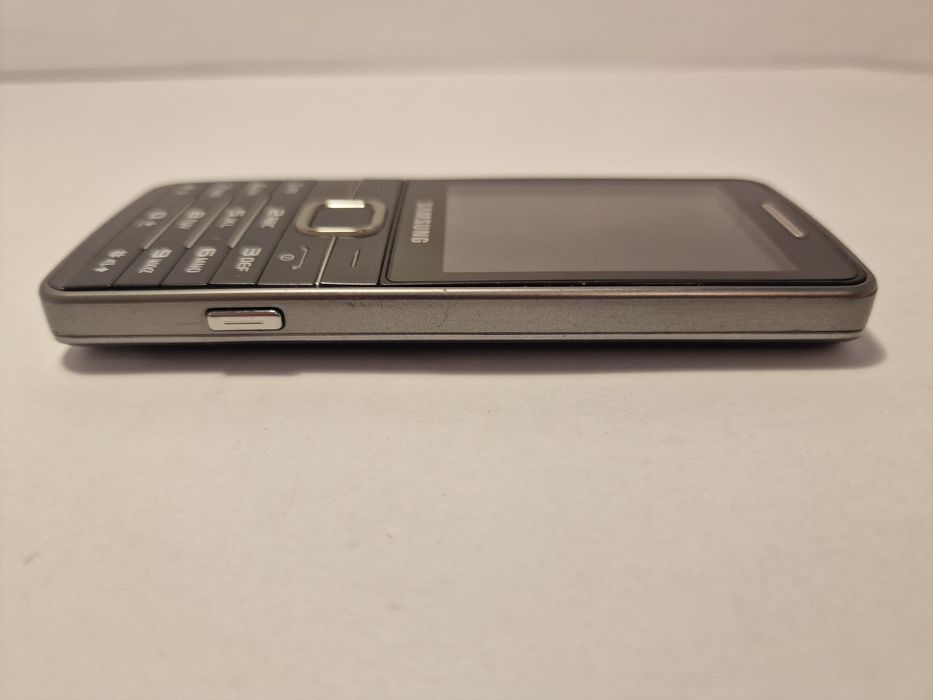 Samsung S5610 – Telefon clasic cu cameră 5MP, functional