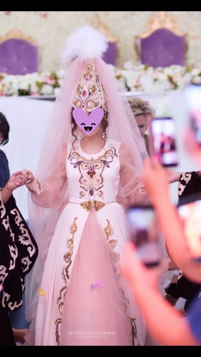 Продаю дизайнерское платье ручной работы в казахском стиле