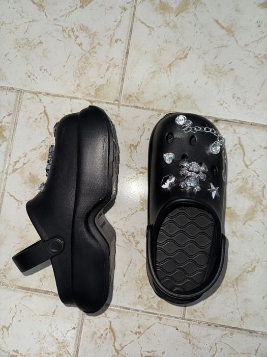 Кроксове с елементи по тях