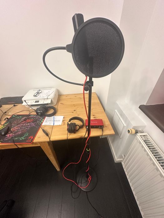 Microfon Studio + Focusrite