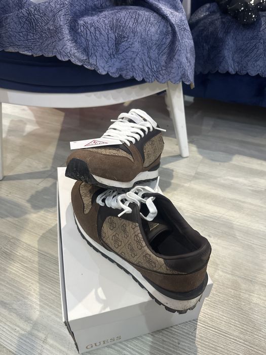 мъжки обувки на guess