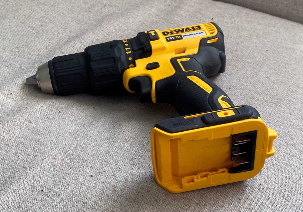 Masina de gaurit si insurubat cu percutie brushless Dewalt DCD778 corp