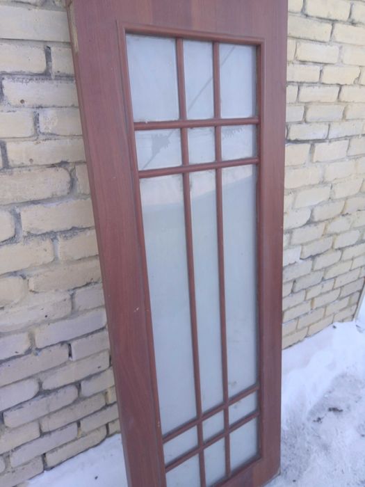 Двери межкомнатные продам.