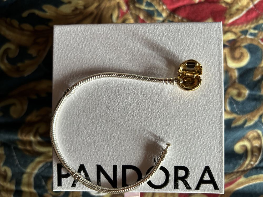 Сребърна гривна Pandora със златисто сърце