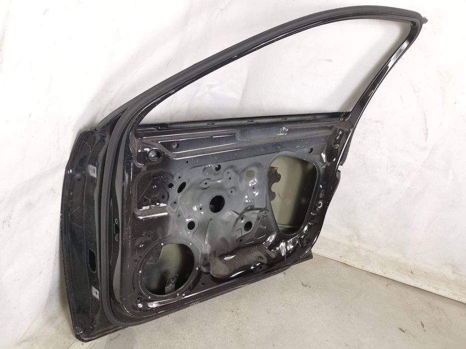 Дясна предна врата Фолксваген / Volkswagen VW Passat B8 [ - ] Повреден