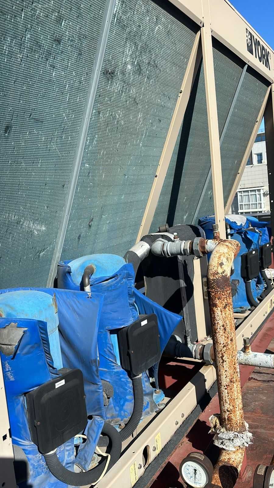 продам чиллеры и фанкойлы дешево