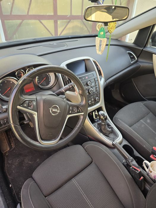 Opel Astra j 2012