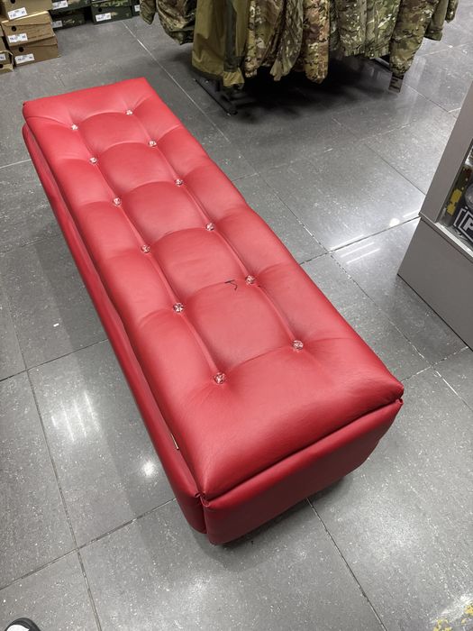 Продам пуфик красного цвета 1,5 метра на 45см