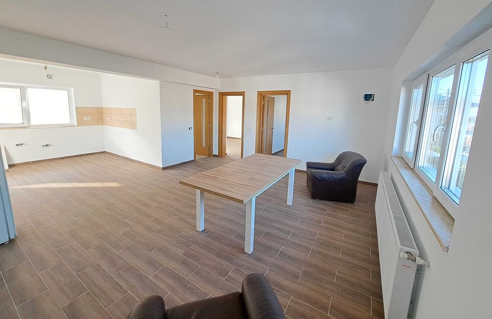 Închiriere apartament 3 camere – ideal pentru sediu firmă