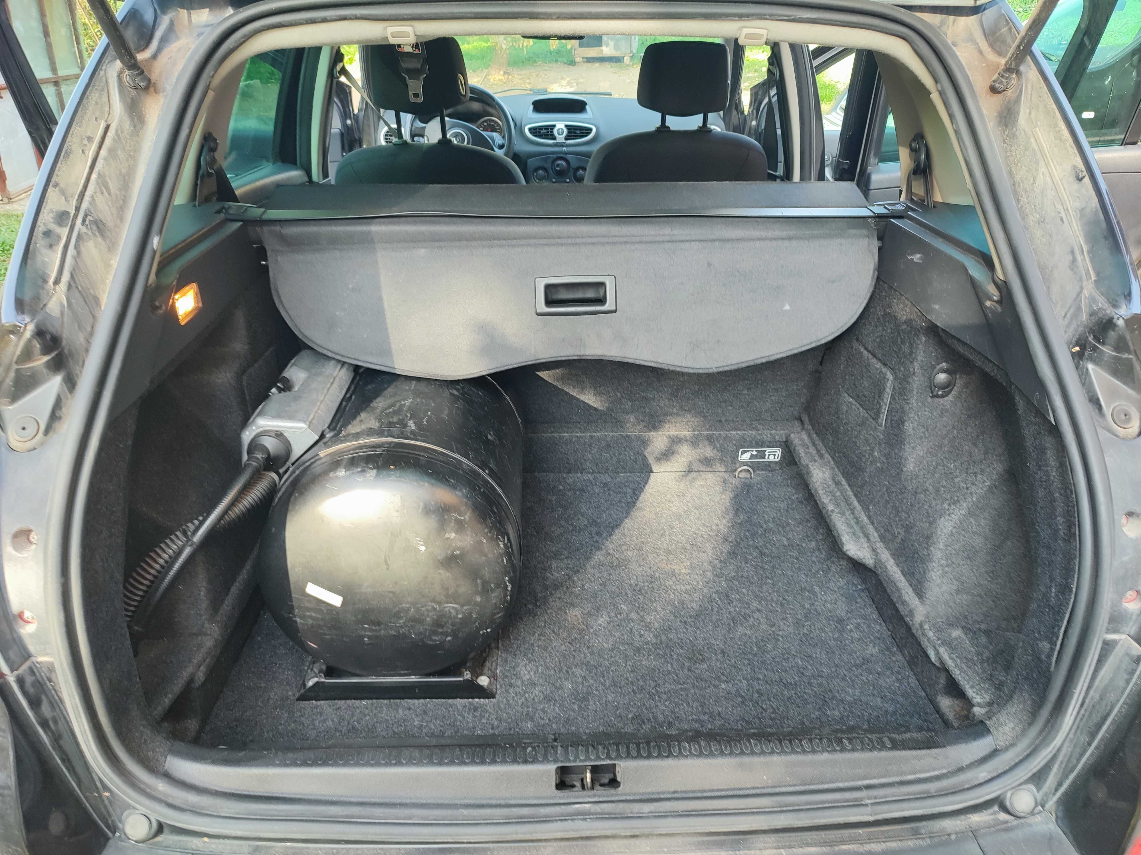 Renault Clio  2008 г. газ/бензин