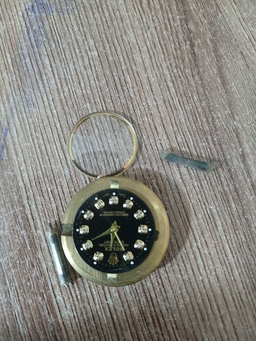 Часы  камни бриллиант