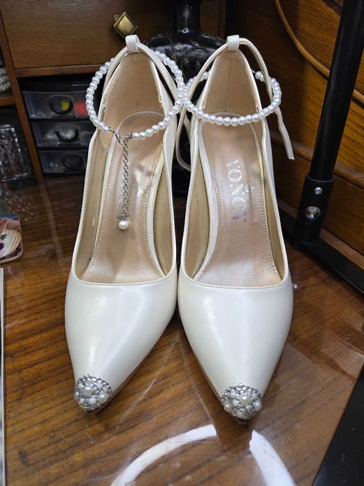 Обувки Yoncy с ръчно направени инкрустации