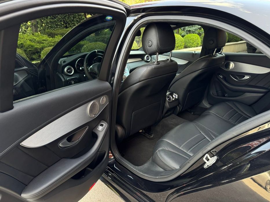 Mercedes C220d / AMG 6.3 s line / Keyless / Distronic / Head-up