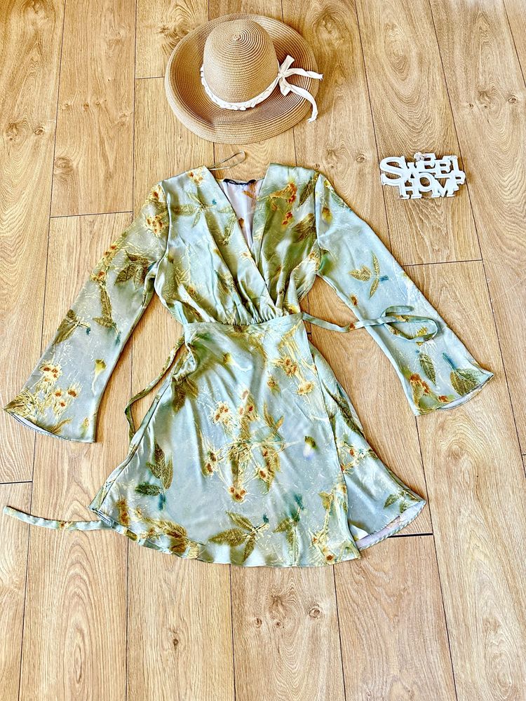 Разкошна лятна рокличка Zara