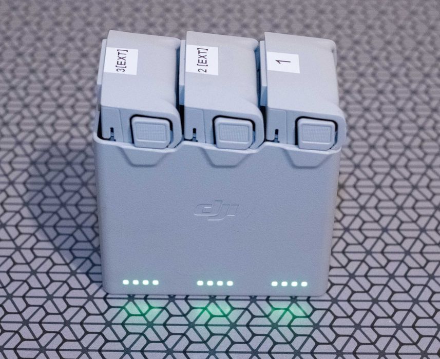 Dronă DJI Mini 3 Pro, DJI RC-N1, charger, 2 baterii mari, filtre ND