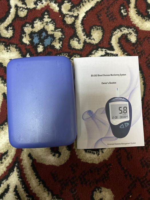 Глюкометр / Qon shakarini oʻlchash asbobi