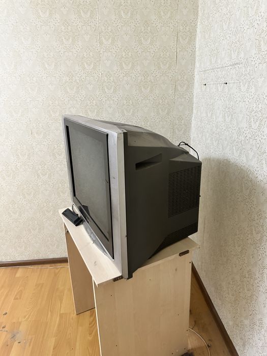 Телек и полка за 3000