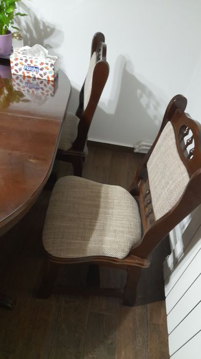 Set masa ovala, extensibila, din lemn masiv, cu 6 scaune