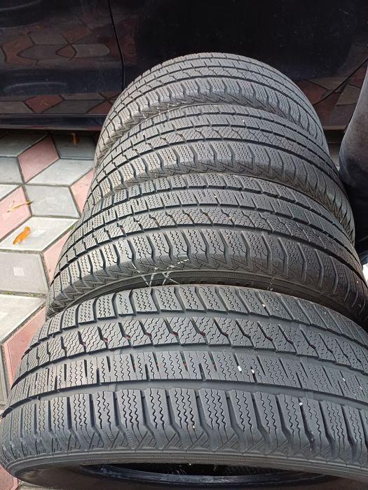 Vând 4 anvelope de iarna 205 55 r16 POINT'S by Continental foarte bune