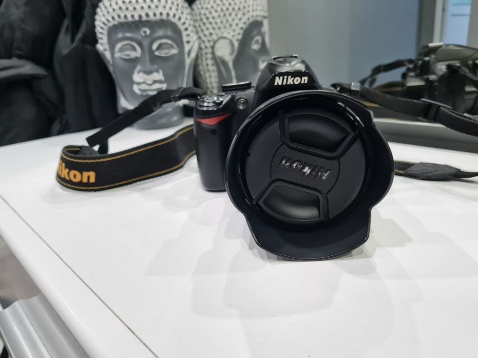 Nikon D3000 с обектив 18-70mm f3.5-4.5G ED-IF AF-S DX Zoom NIKKOR