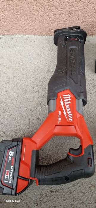 Milwaukee polizor, ferestrau sabie pe acumulator