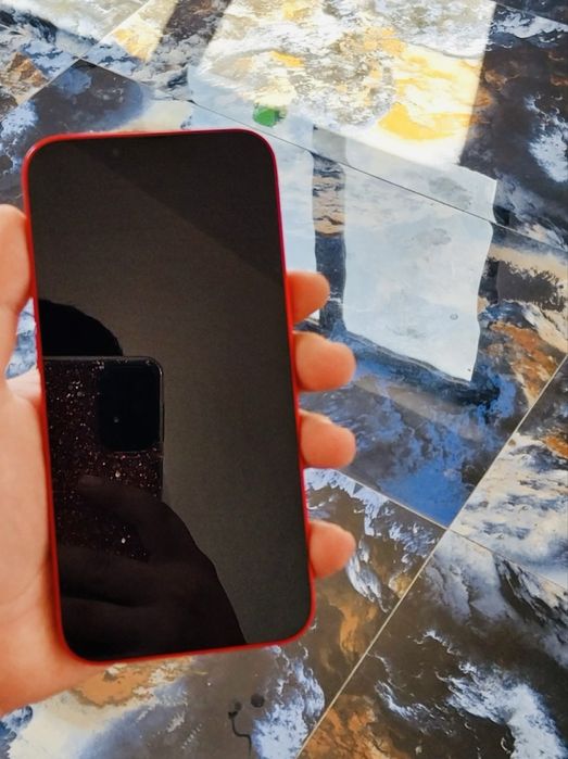 Buna ziua vand IPhone 13