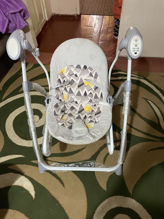 Продаеться коляска и качалка