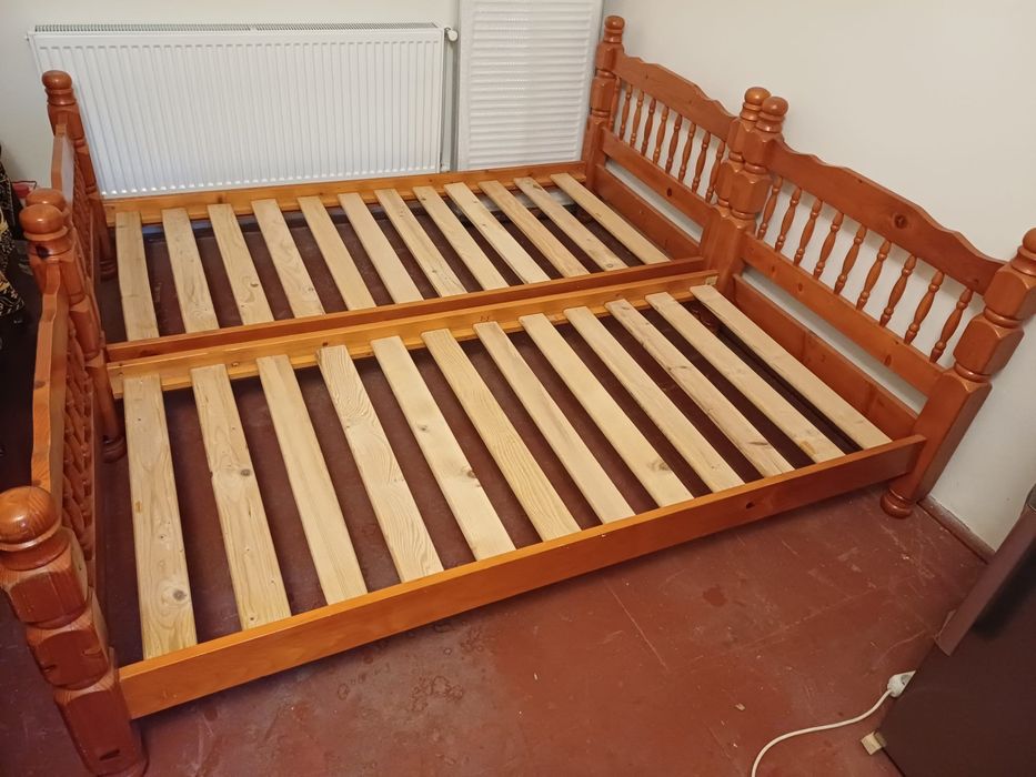 Doua paturi din lemn masiv fag 90x200cm latime