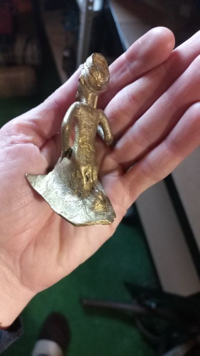 Малки стари бронзови фигури