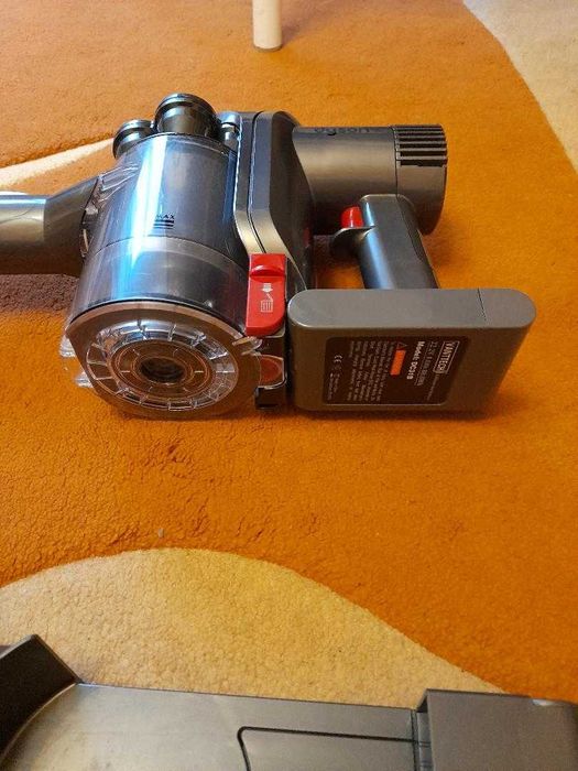 De vanzare aspirator vertical Dyson DC 44 Animal
