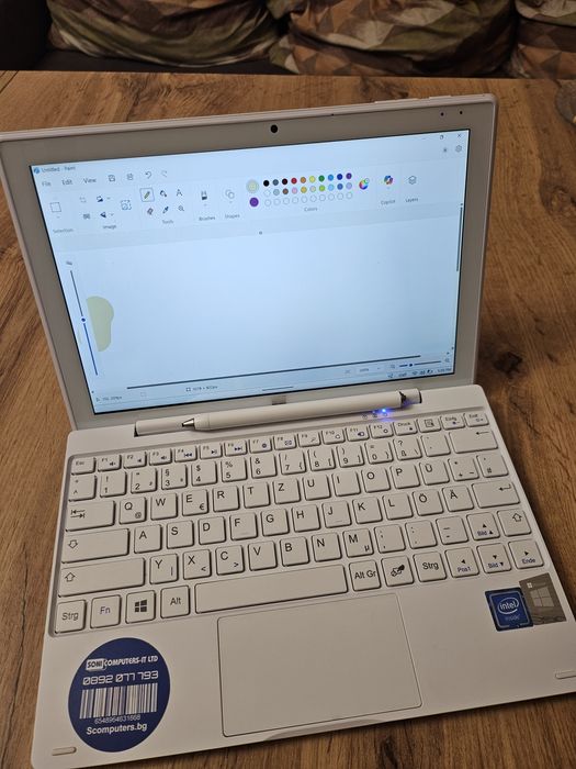 Лаптоп с тъч и писалка